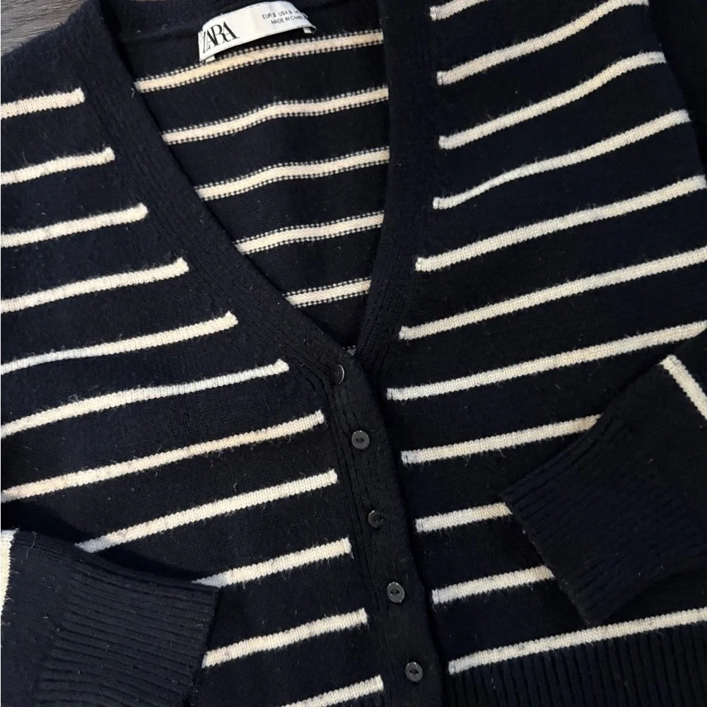 Zara Black & White Striped V-Neck Button Cardigan Sweater - Picture 6 of 8